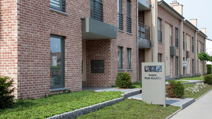Woongeheel met appartementen en notariskantoor